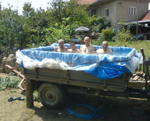 Ecco come la gente ingeniosa si crea velocemente una piscina a basso costo